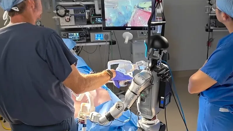 Cách Mạng Công Nghệ Trong Y Học: Robot Hình Người Thực Hiện Phẫu Thuật Đầu Tiên