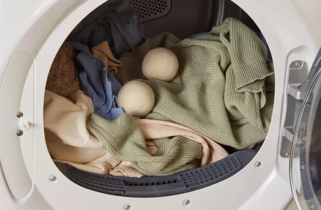 Tại Sao Bạn Nên Sử Dụng Bóng Sấy Quần Áo? Khám Phá Những Lợi Ích Tuyệt Vời