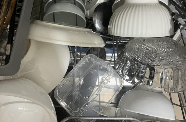 Các Lợi Ích và Thắc Mắc Về Nước Trợ Xả Dùng Trong Máy Rửa Bát