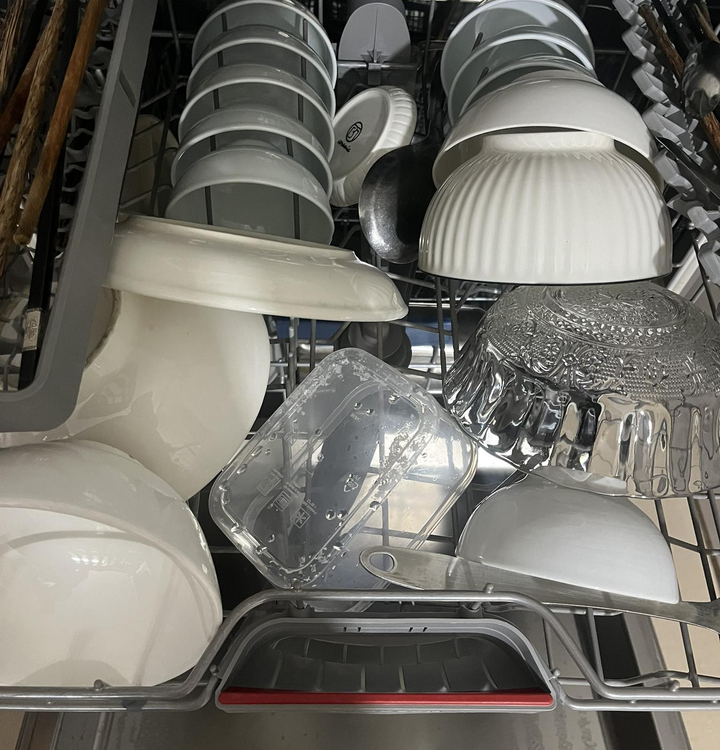 Các Lợi Ích và Thắc Mắc Về Nước Trợ Xả Dùng Trong Máy Rửa Bát
