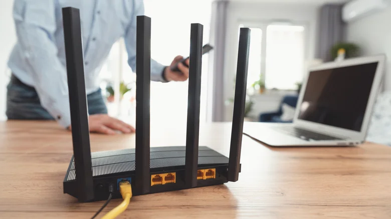 Tại Sao Nên Tránh Sử Dụng Bộ Định Tuyến Của Nhà Mạng Trong Kết Nối Internet?
