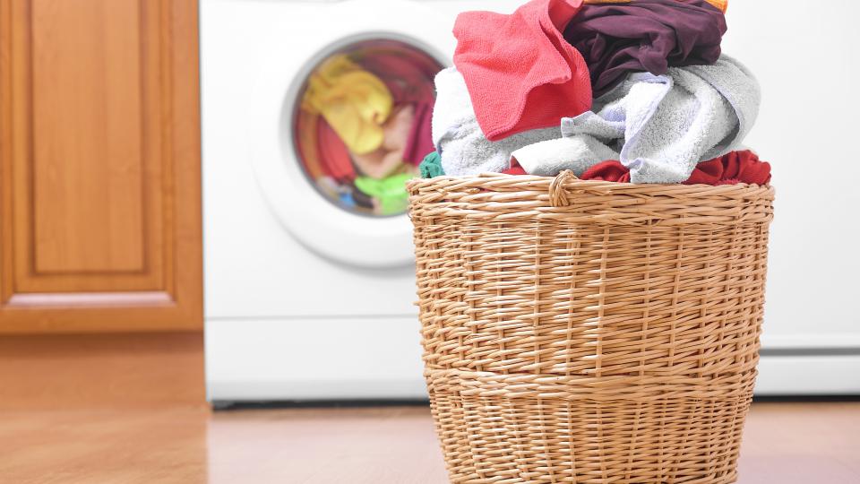 Giải Pháp Để Quần Áo Nhanh Khô Trong Những Ngày Mưa Kéo Dài 6 Thời điểm giặt áo quần tốt nhất là buổi sáng sớm
