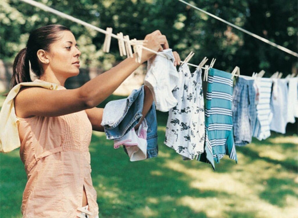 Giải Pháp Để Quần Áo Nhanh Khô Trong Những Ngày Mưa Kéo Dài
