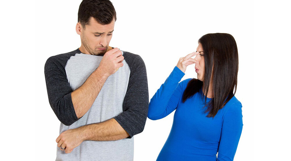Giải Pháp Để Quần Áo Nhanh Khô Trong Những Ngày Mưa Kéo Dài 1 Mặc quần áo ẩm có mùi hôi khó chịu khiến bạn tự ti khi giao tiếp
